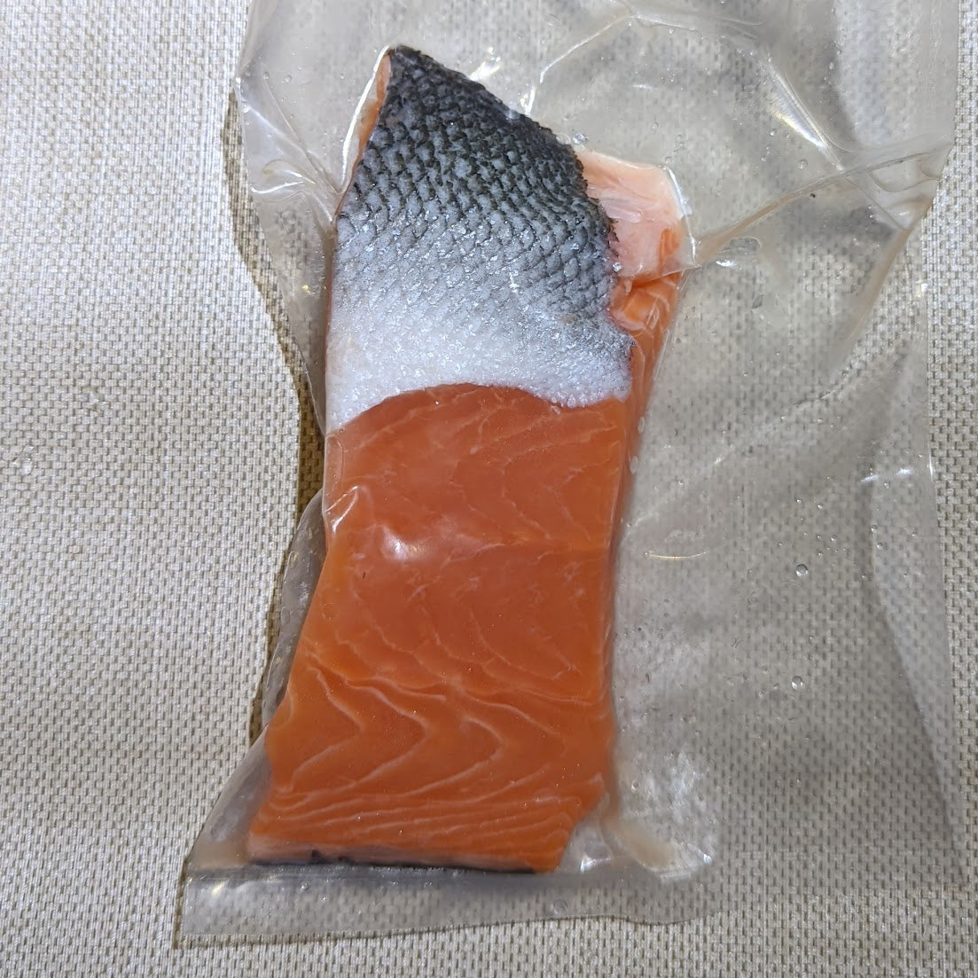 [Fresh] Arctic Salmon fillet (250g - 300g)